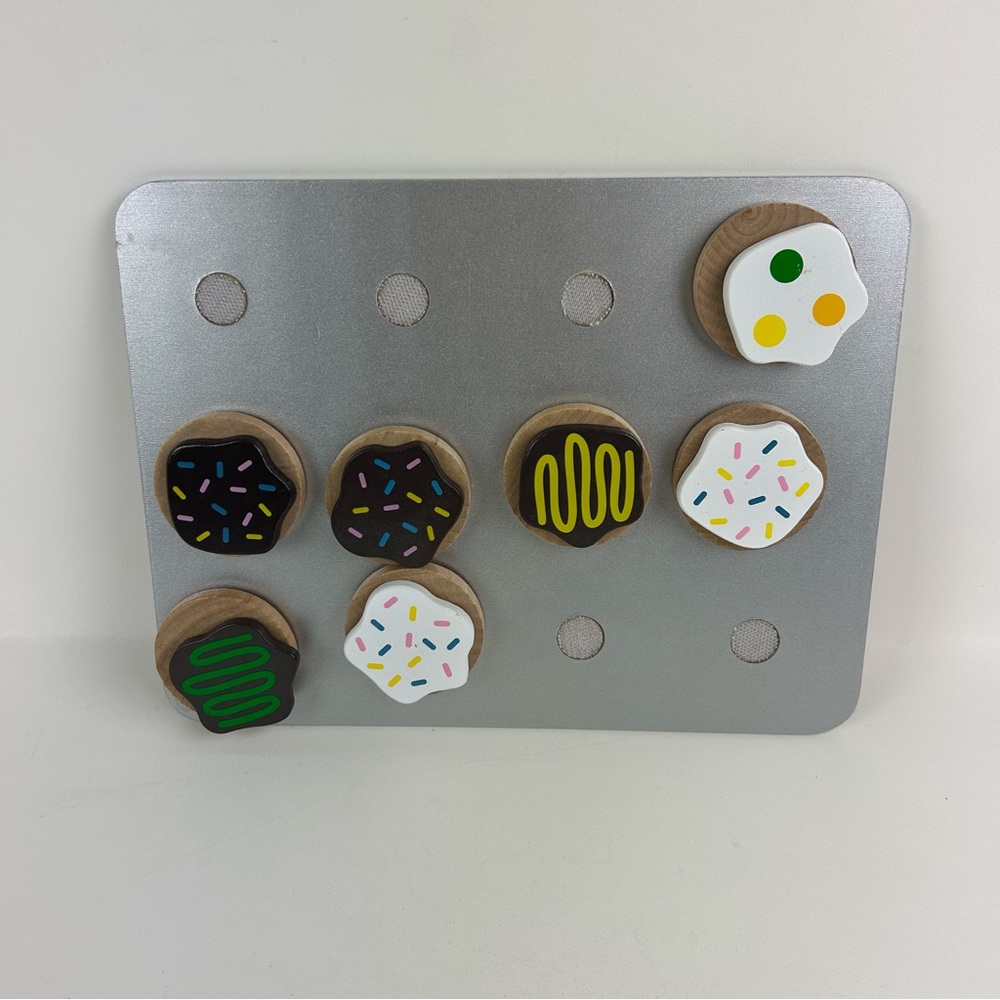 Melissa & Doug's - Slice & Bake Cookie Set - Wooden Play Food (missing pieces)
